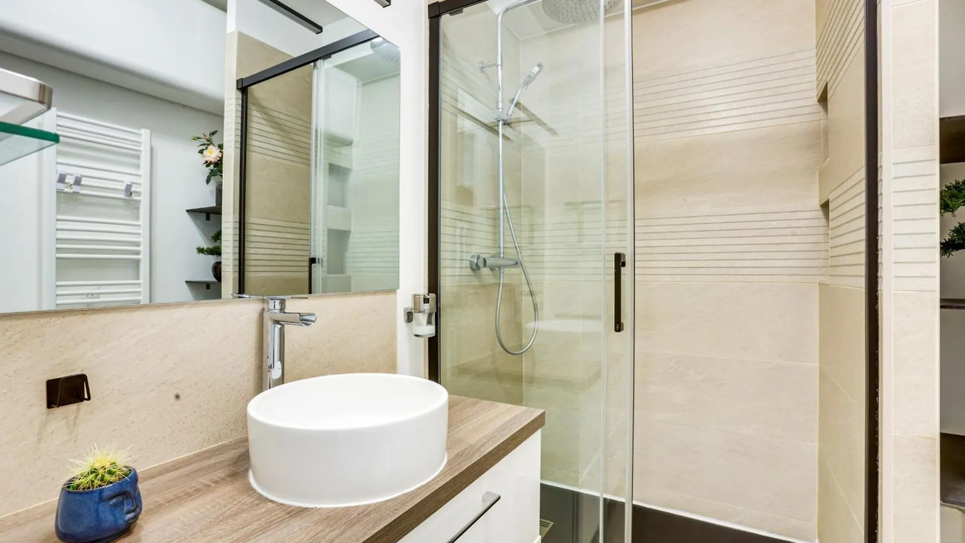 Montmartre & Sacre-coeur - 2br - Cityapartmentstay * Paris